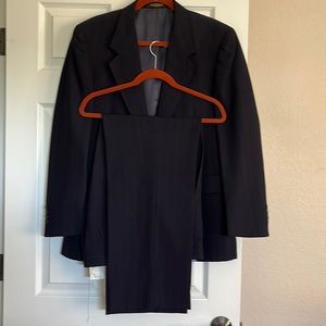 Evan Picone men’s suit.